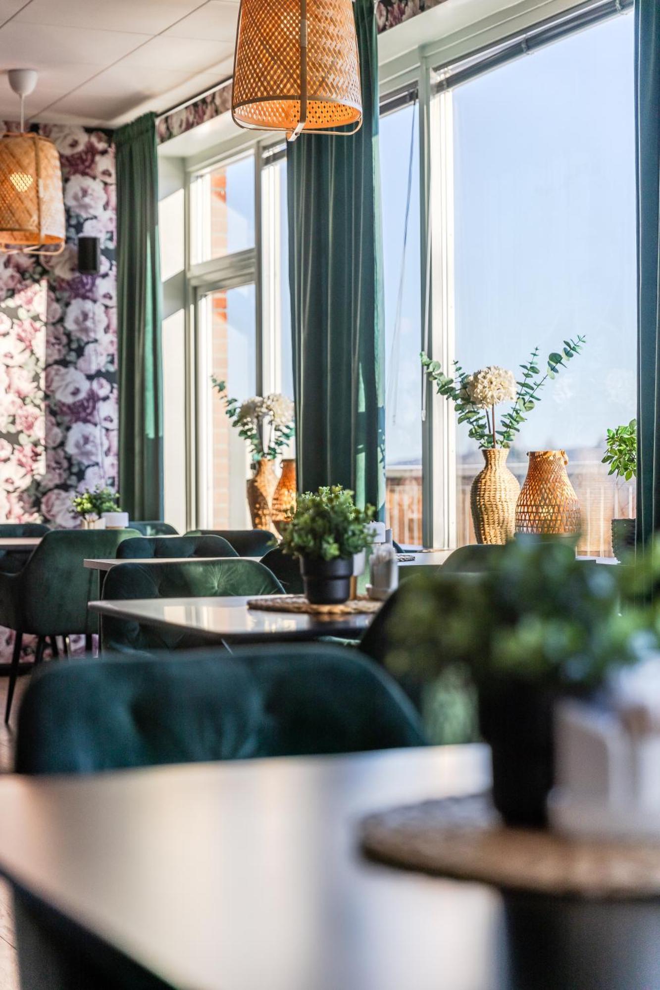 Hotell Kung Goesta By First Mora Buitenkant foto