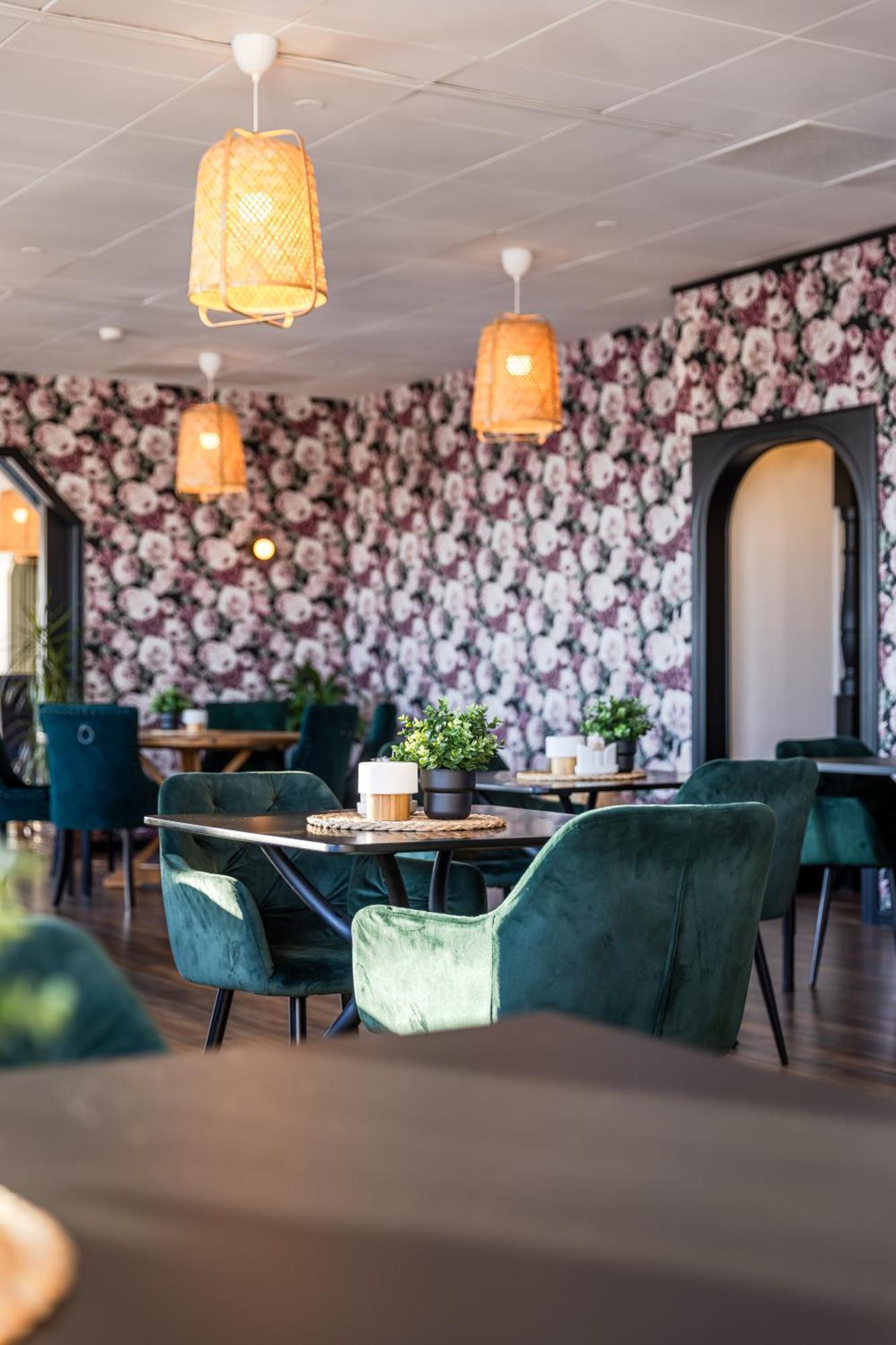 Hotell Kung Goesta By First Mora Buitenkant foto