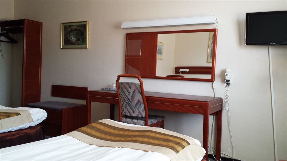 Hotell Kung Goesta By First Mora Buitenkant foto