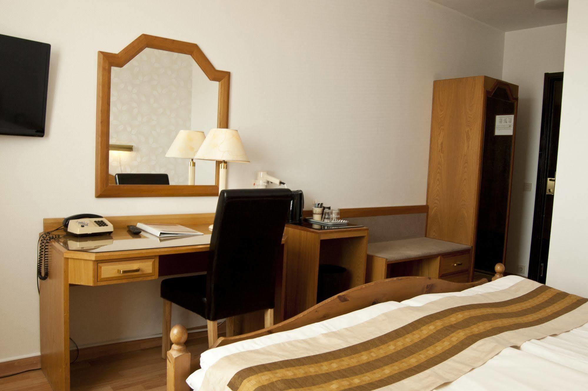Hotell Kung Goesta By First Mora Buitenkant foto